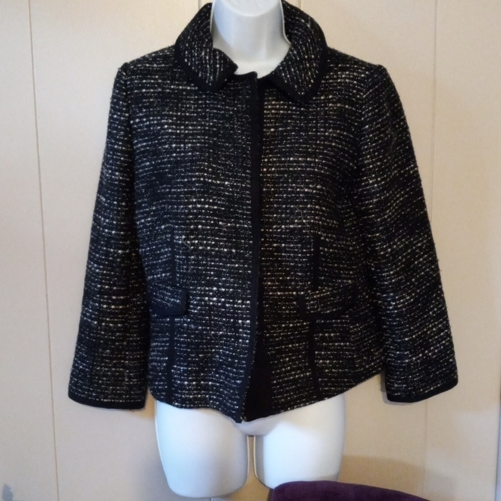 Talbots Women's Size 4 blazer, Black, white, silver thread.  Snap fron…